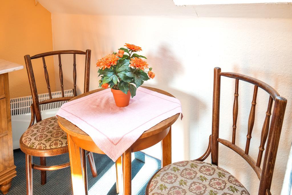 Hotel Zum Lieben Augustin Meersburg Szoba fotó